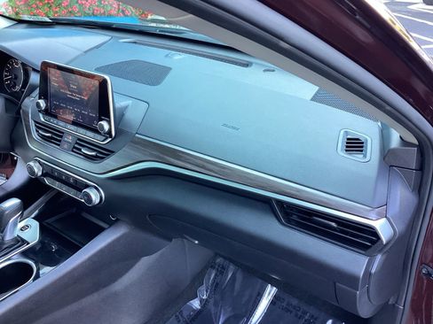 Used 2024 Nissan Altima 2.5 SV image 17