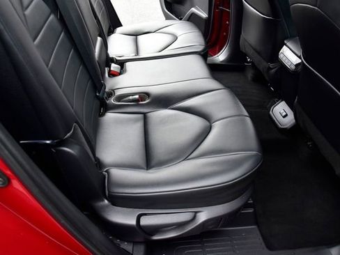 Certified 2021 Toyota Highlander XLE image 14