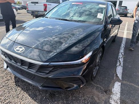 Used 2025 Hyundai Elantra Sport FWD image 2