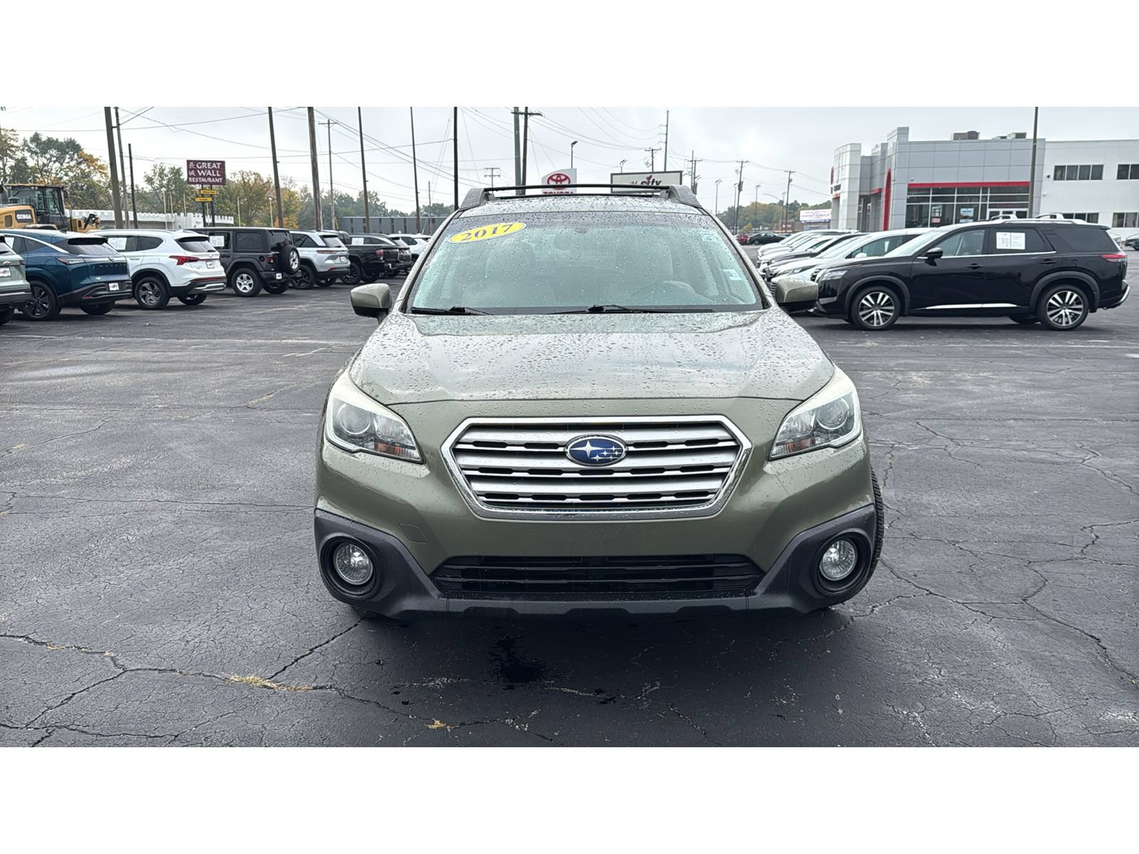 Used 2017 Subaru Outback 2.5i Premium AWD/4WD image 2