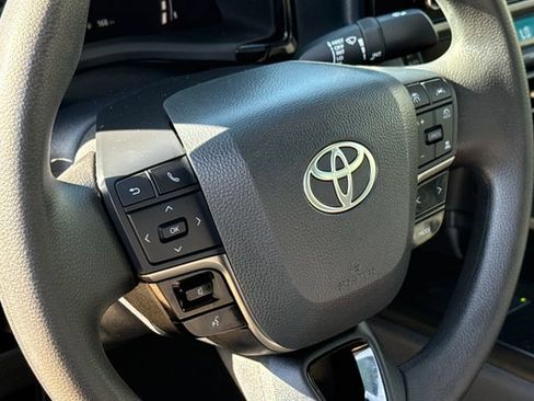 Used 2025 Toyota Camry LE w/ Convenience Package FWD image 29