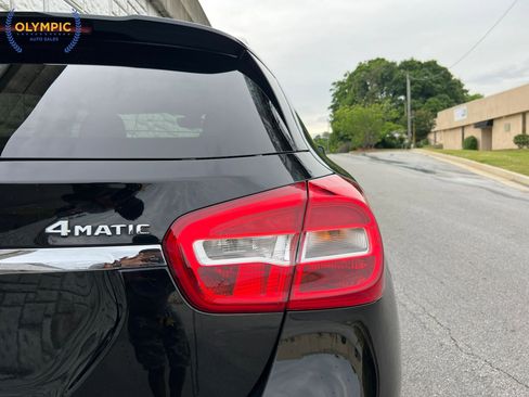 Used 2019 Mercedes-Benz GLA 250 4MATIC w/ Premium Package image 17