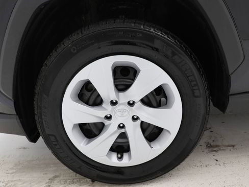 Used 2024 Toyota RAV4 LE image 9