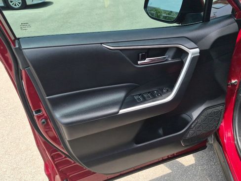 Certified 2022 Toyota RAV4 XLE w/ Convenience Package FWD image 10