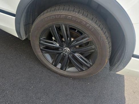 Used 2022 Volkswagen Tiguan SE R-Line FWD image 16