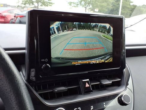 Used 2025 Toyota Corolla LE FWD image 17
