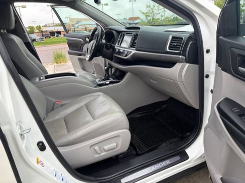 Used 2018 Toyota Highlander Limited AWD/4WD image 23