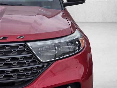 Used 2021 Ford Explorer XLT w/ Equipment Group 202A image 10