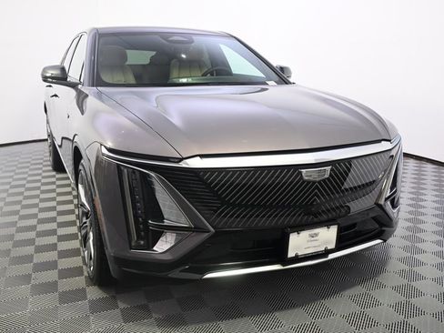 New 2025 Cadillac Lyriq Luxury w/ Nappa Leather Package AWD/4WD image 9