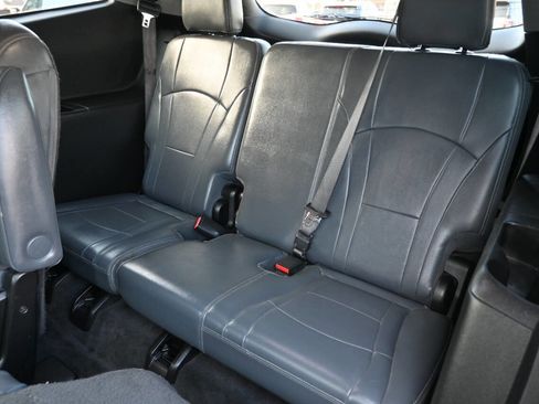 Used 2018 Buick Enclave Essence image 12