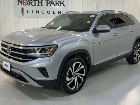 Used 2020 Volkswagen Atlas Cross Sport SEL Premium image 5