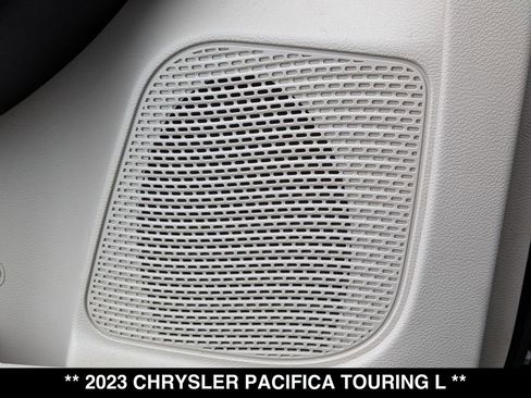 Used 2023 Chrysler Pacifica Touring-L FWD image 24