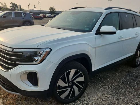 Used 2024 Volkswagen Atlas SE AWD/4WD image 10