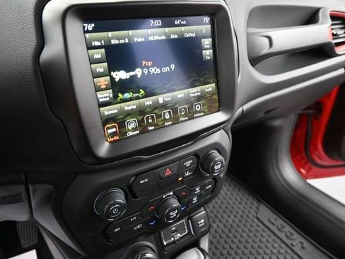 Used 2023 Jeep Renegade Trailhawk AWD/4WD image 33