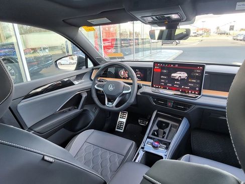 Used 2026 Volkswagen Tiguan SEL R-Line AWD/4WD image 27