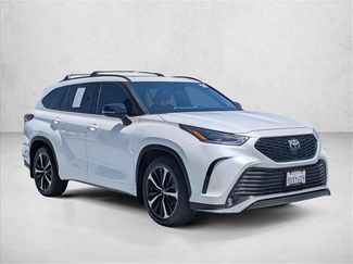 Used 2021 Toyota Highlander XSE FWD video 3