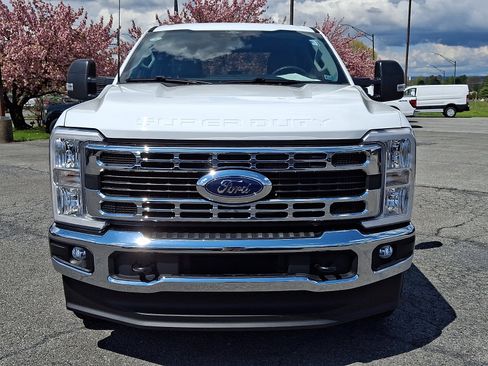 Used 2025 Ford F250 XLT w/ Snow Plow Prep Package AWD/4WD image 2