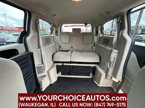 Used 2012 Dodge Grand Caravan SE image 28