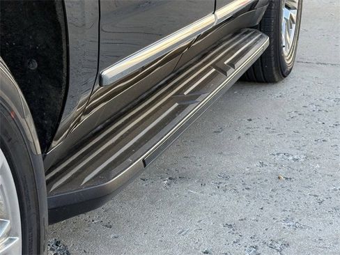 Used 2022 GMC Yukon XL Denali image 10