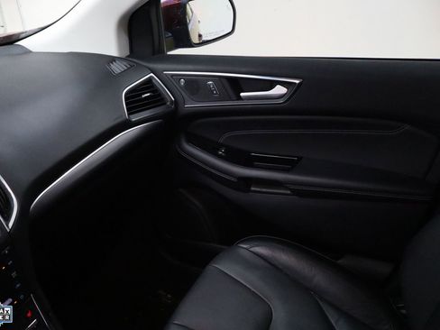 Used 2019 Ford Edge Titanium image 21
