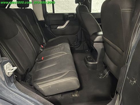 Used 2018 Jeep Wrangler Unlimited Sahara AWD/4WD image 10