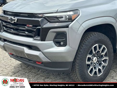 Used 2025 Chevrolet Colorado Z71 w/ Technology Package AWD/4WD image 8