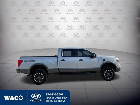 Used 2019 Nissan Titan PRO-4X image 11
