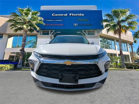 Used 2023 Chevrolet Blazer LT image 3
