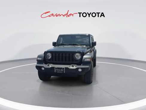 Used 2025 Jeep Wrangler Unlimited Sport AWD/4WD image 3
