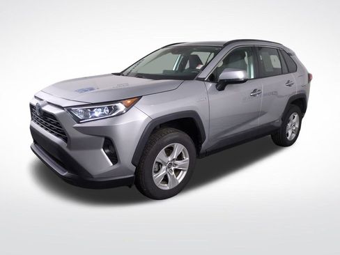 Used 2019 Toyota RAV4 XLE w/ Convenience Package AWD/4WD image 1
