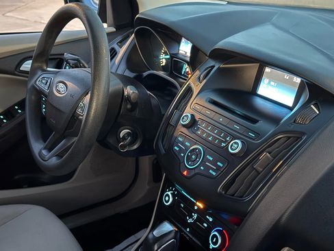 Used 2015 Ford Focus SE w/ Reverse Sensing Package image 22