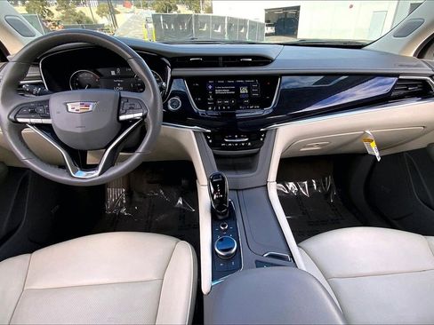 Used 2025 Cadillac XT6 Premium Luxury image 7