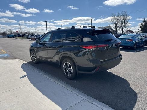 Used 2023 Toyota Highlander XLE image 7