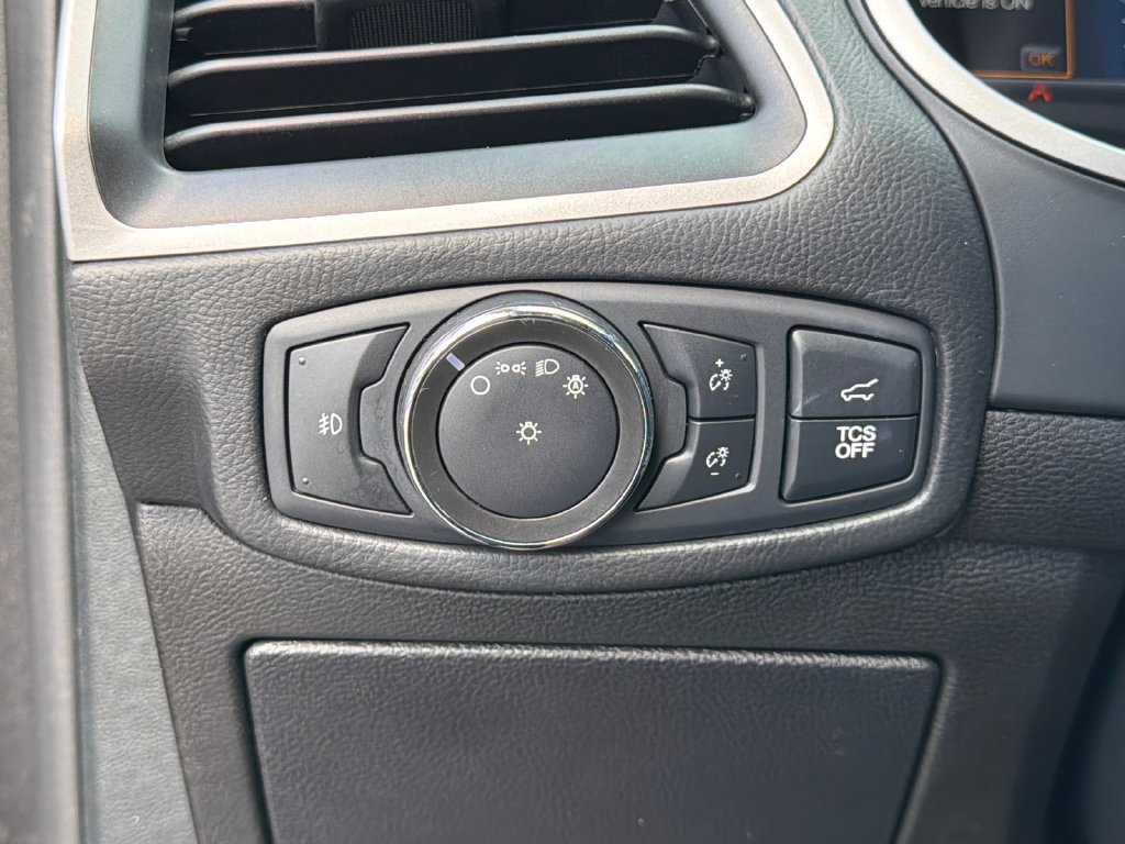 Used 2020 Ford Edge SEL w/ Convenience Package FWD image 32