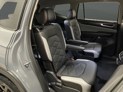 Used 2024 Volkswagen Atlas Peak Edition SEL image 31