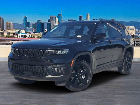 New 2025 Jeep Grand Cherokee Altitude image 2