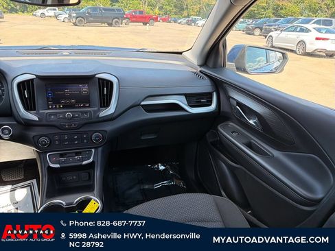 Used 2024 GMC Terrain SLE FWD image 32