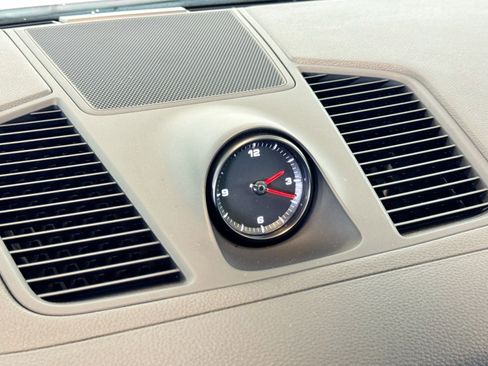 Used 2022 Porsche Cayenne Platinum Edition image 28