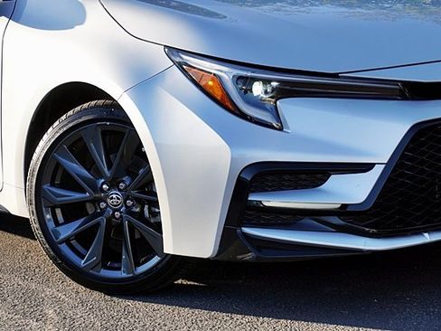 Used 2025 Toyota Corolla SE image 4