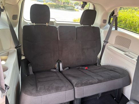 Used 2018 Dodge Grand Caravan SE w/ UConnect Hands-Free Group FWD image 21