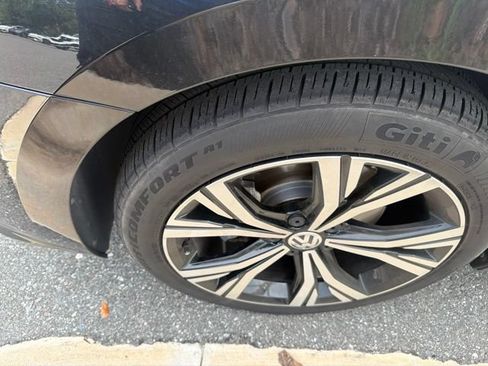 Certified 2022 Volkswagen Passat 2.0T SE FWD image 10
