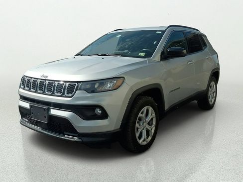 Used 2024 Jeep Compass Latitude AWD/4WD image 3
