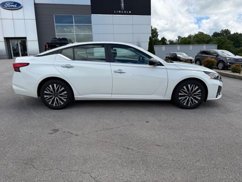 Used 2024 Nissan Altima 2.5 SV FWD image 19