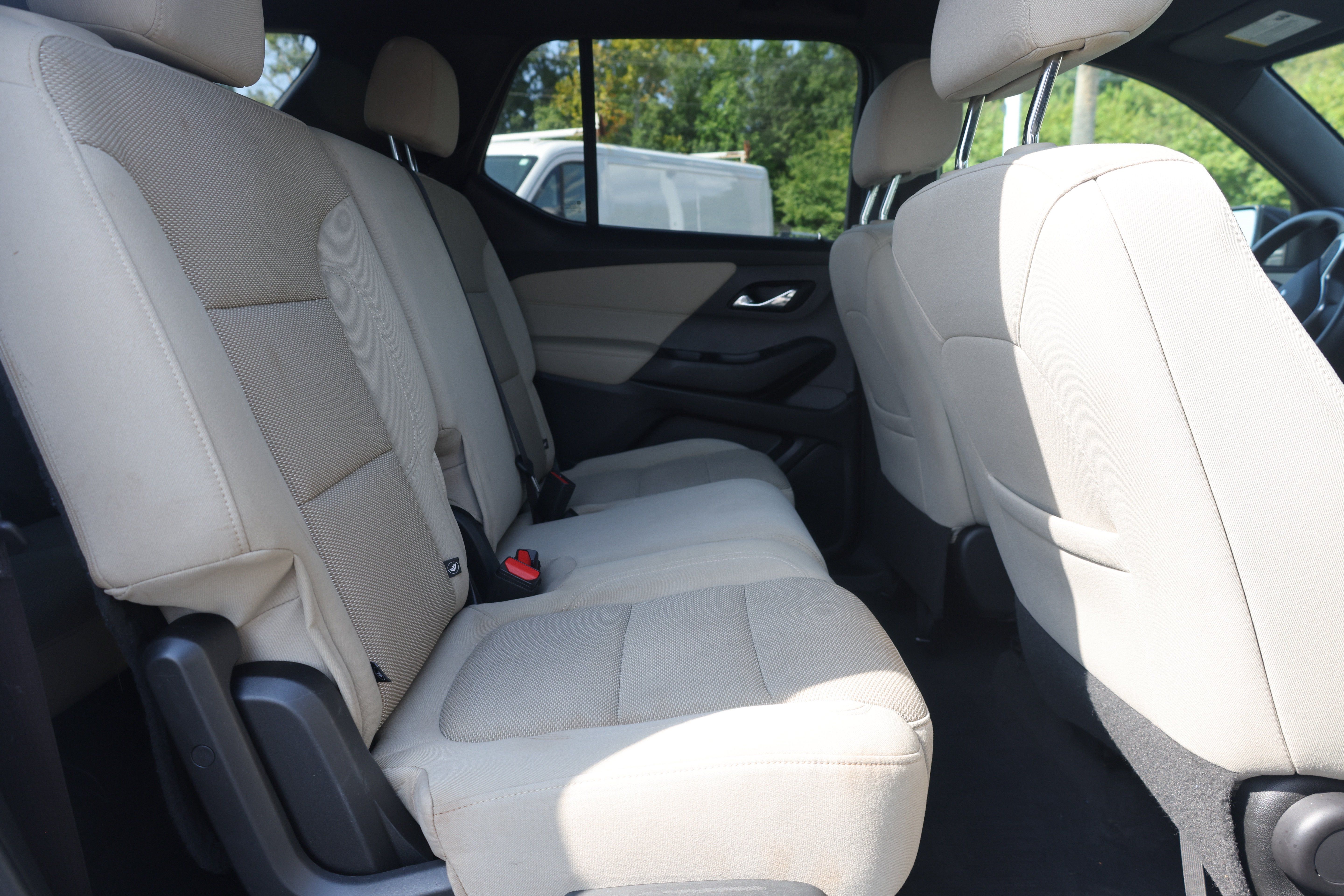 Used 2022 Chevrolet Traverse LS FWD image 11