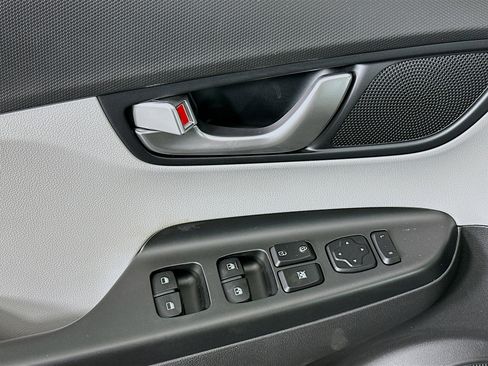 Used 2023 Hyundai Kona SE w/ Cargo Package image 15