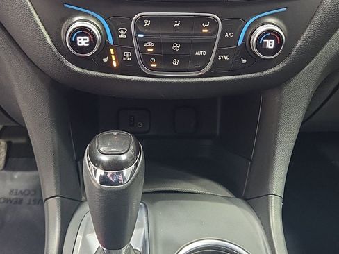 Used 2018 Chevrolet Equinox LT image 19