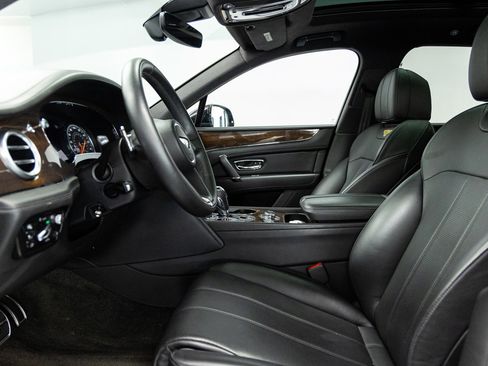 Used 2020 Bentley Bentayga AWD/4WD image 27