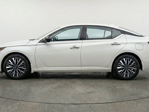 Used 2025 Nissan Altima 2.5 SV FWD image 5