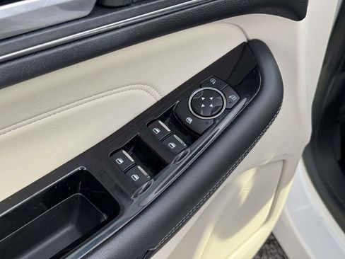 Used 2019 Ford Edge Titanium image 24