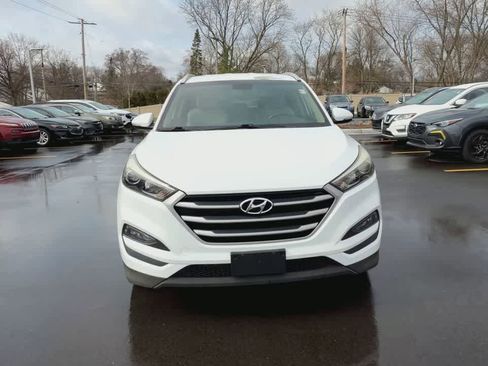 Used 2017 Hyundai Tucson SE Plus FWD image 3